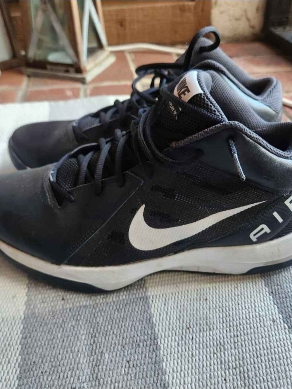 Mens Nike Air Overplay IX basketball shoes.